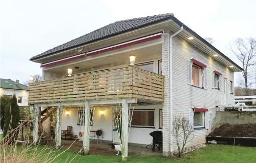 Three-bedroom Holiday Home In Brakne Hoby