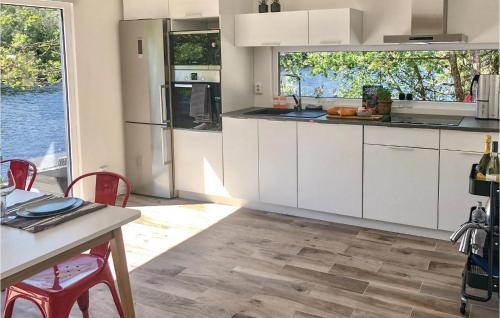 Three-bedroom Holiday Home In Boras