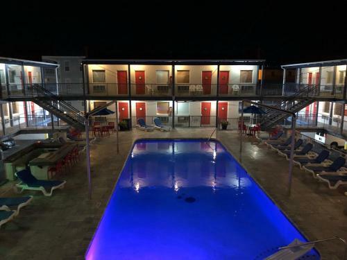 Apartamentos Sea And Breeze Hotel And Condo
