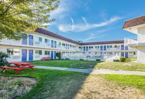 Motel 6 Moses Lake