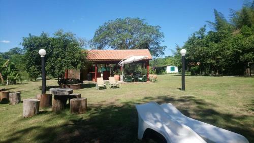 Hostal Casa De Campo Charme Da Serra Da Bodoquena