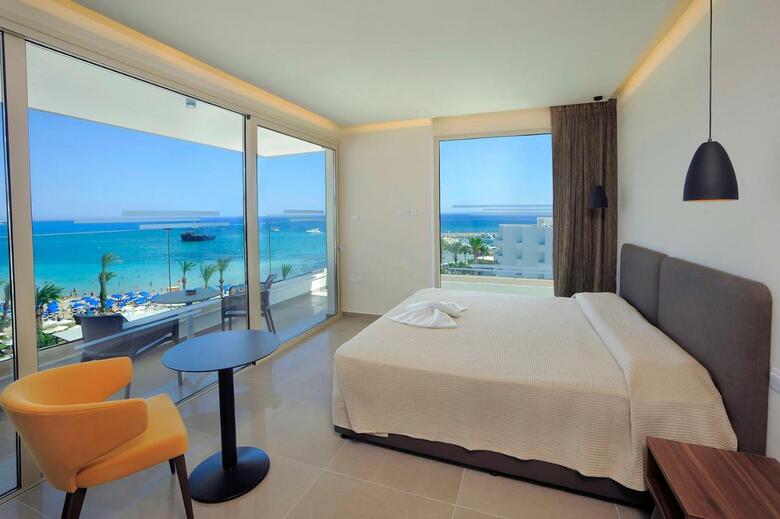 Hotel Nelia Beach