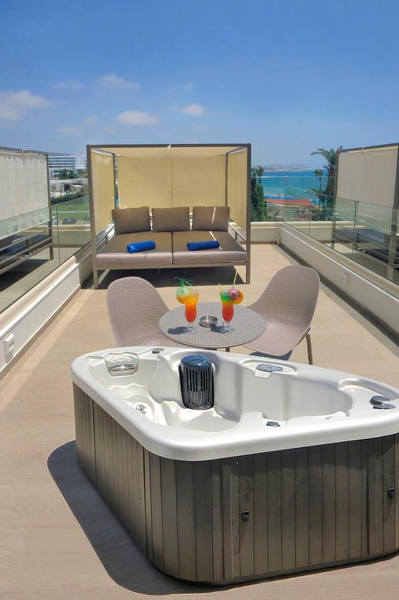 Hotel Nelia Beach