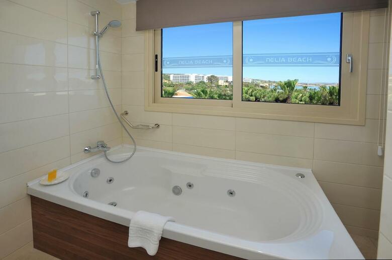 Hotel Nelia Beach