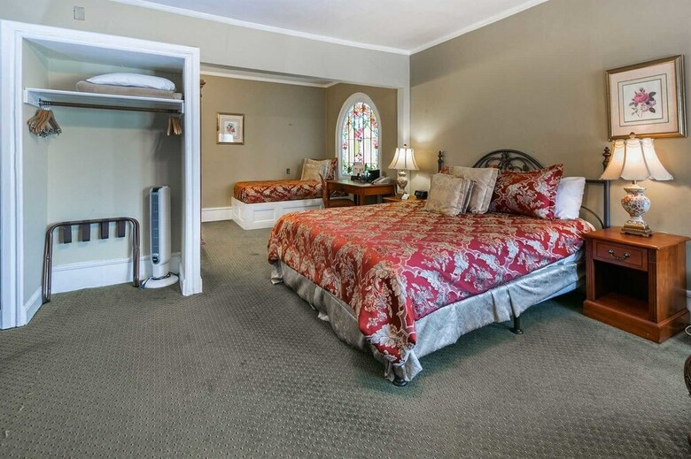 Hotel Rose Garden Inn