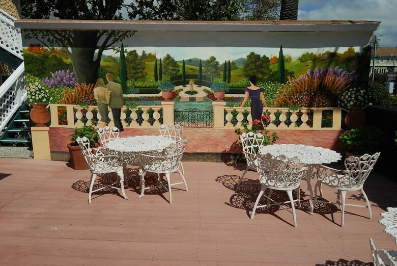 Hotel Rose Garden Inn