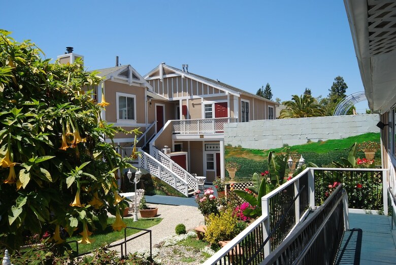 Hotel Rose Garden Inn