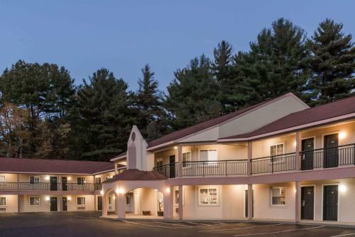 Hotel Howard Johnson Lenox