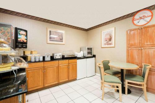 Hotel Howard Johnson Lenox