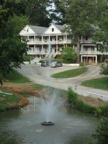Bed & Breakfast Acorn Hill Lodge And Spa