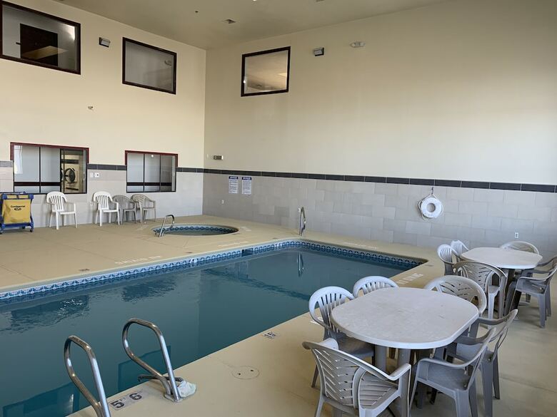 Hotel Brentwood Inn & Suites