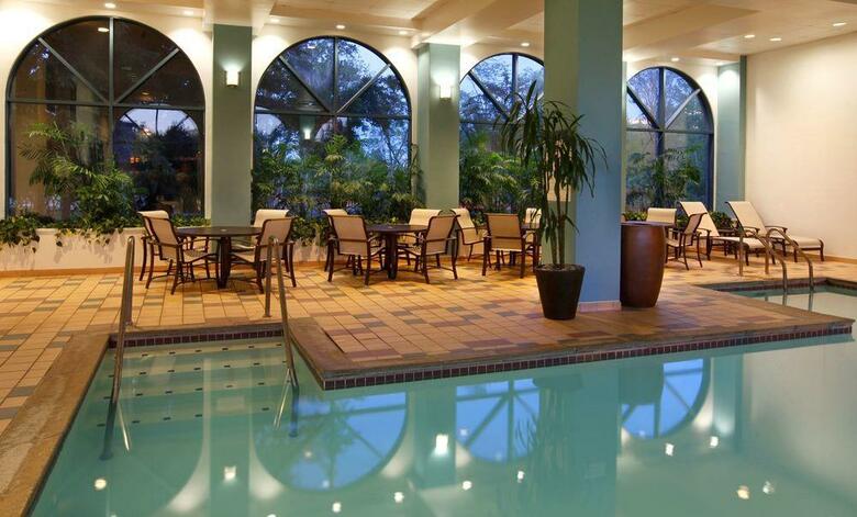 Hotel Sheraton Suites Columbus