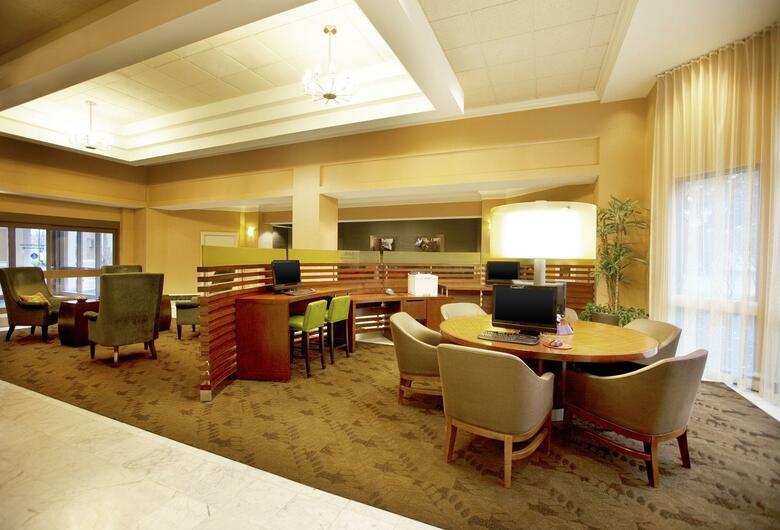 Hotel Sheraton Suites Columbus