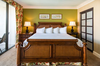 Hotel Sundial Beach Resort & Spa