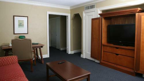 Hotel Senate Luxury Suites