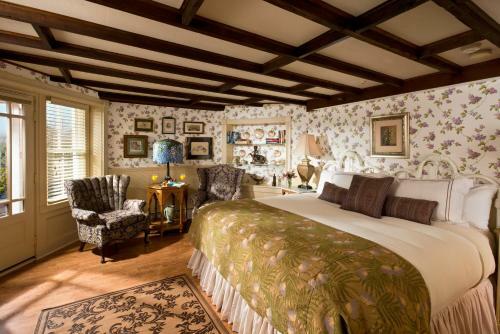 Posada Land's End Inn
