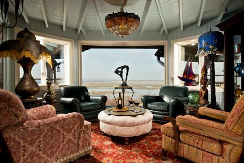 Posada Land's End Inn