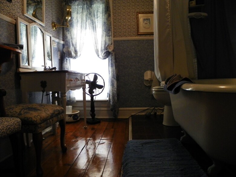 Bed & Breakfast All Seasons Inn