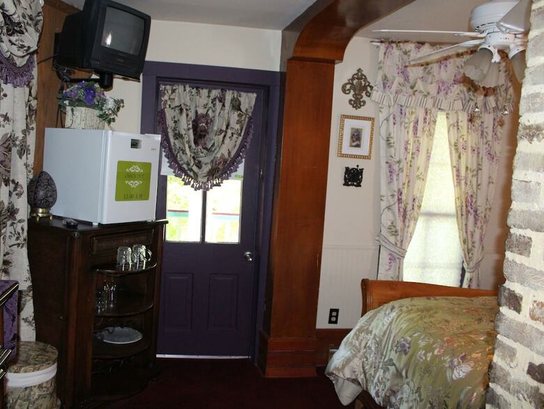 Bed & Breakfast All Seasons Inn