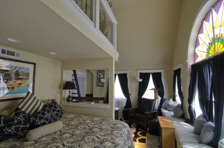 Bed & Breakfast All Seasons Inn