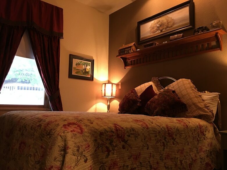 Bed & Breakfast All Seasons Inn
