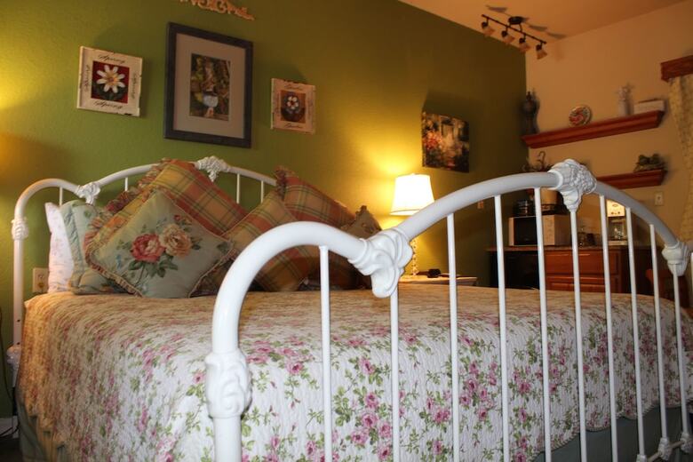 Bed & Breakfast All Seasons Inn