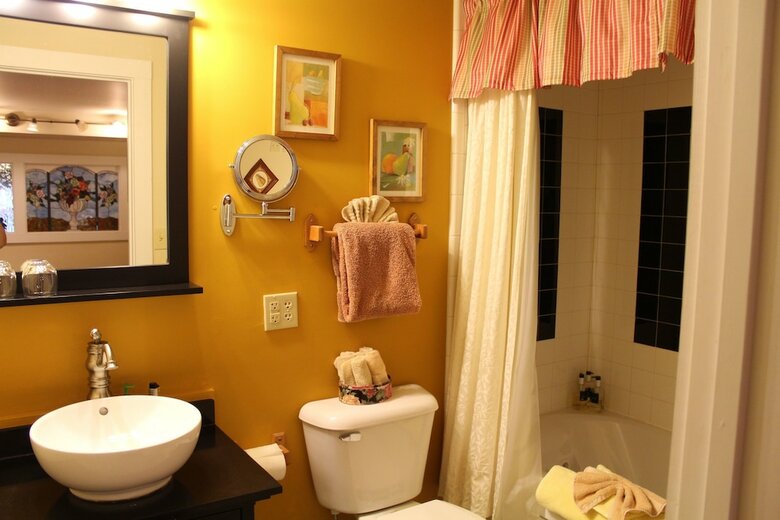 Bed & Breakfast All Seasons Inn