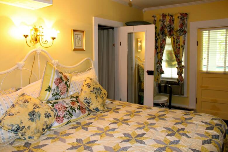 Bed & Breakfast All Seasons Inn