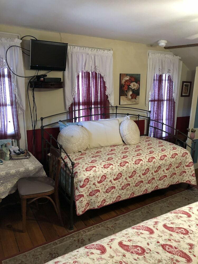 Bed & Breakfast All Seasons Inn