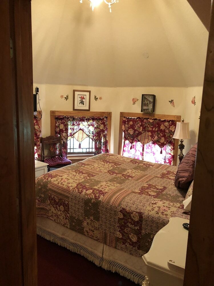 Bed & Breakfast All Seasons Inn
