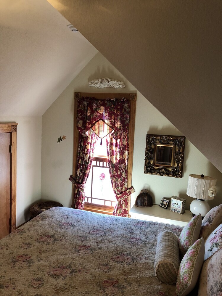 Bed & Breakfast All Seasons Inn