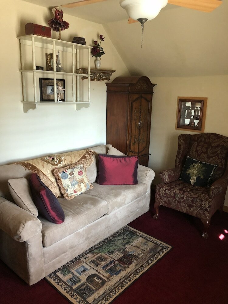 Bed & Breakfast All Seasons Inn
