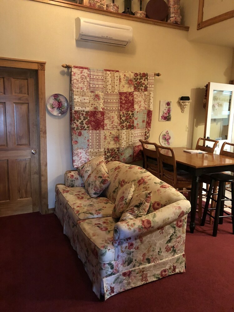 Bed & Breakfast All Seasons Inn