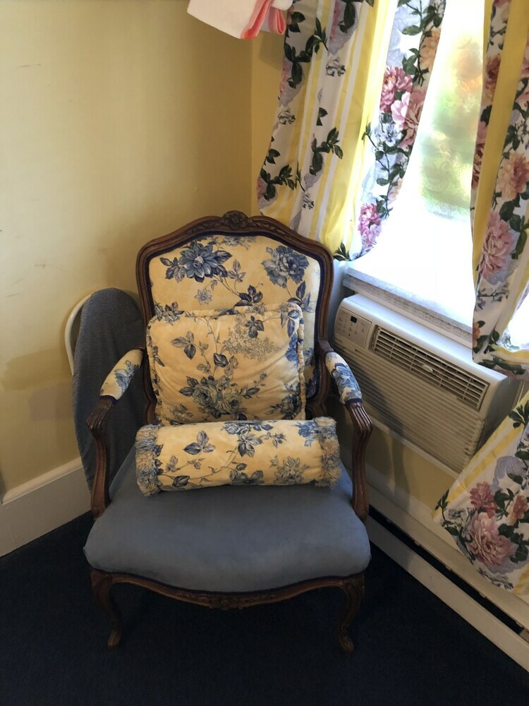 Bed & Breakfast All Seasons Inn