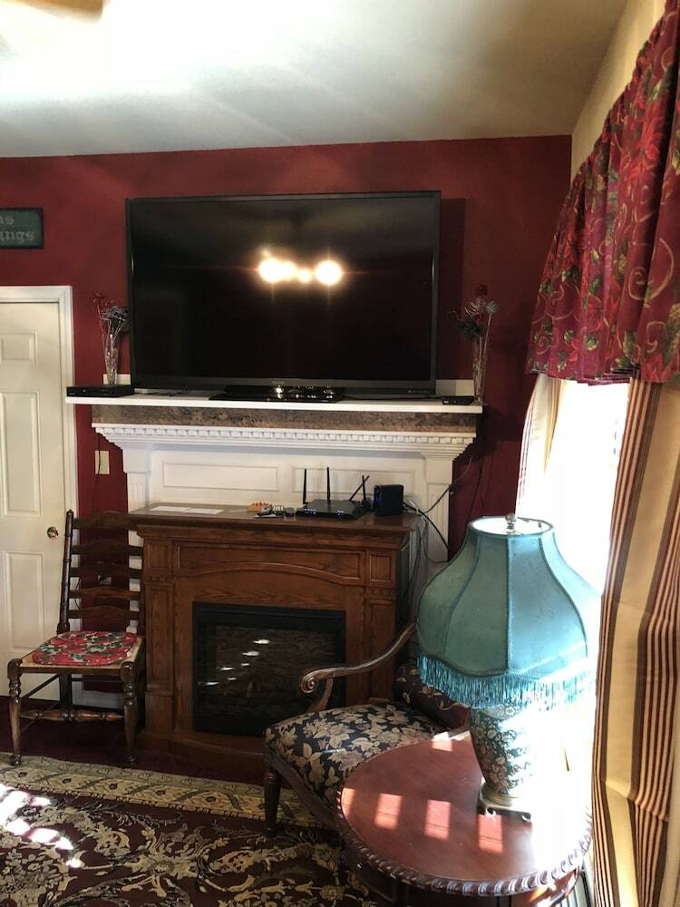 Bed & Breakfast All Seasons Inn