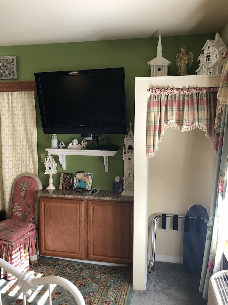 Bed & Breakfast All Seasons Inn