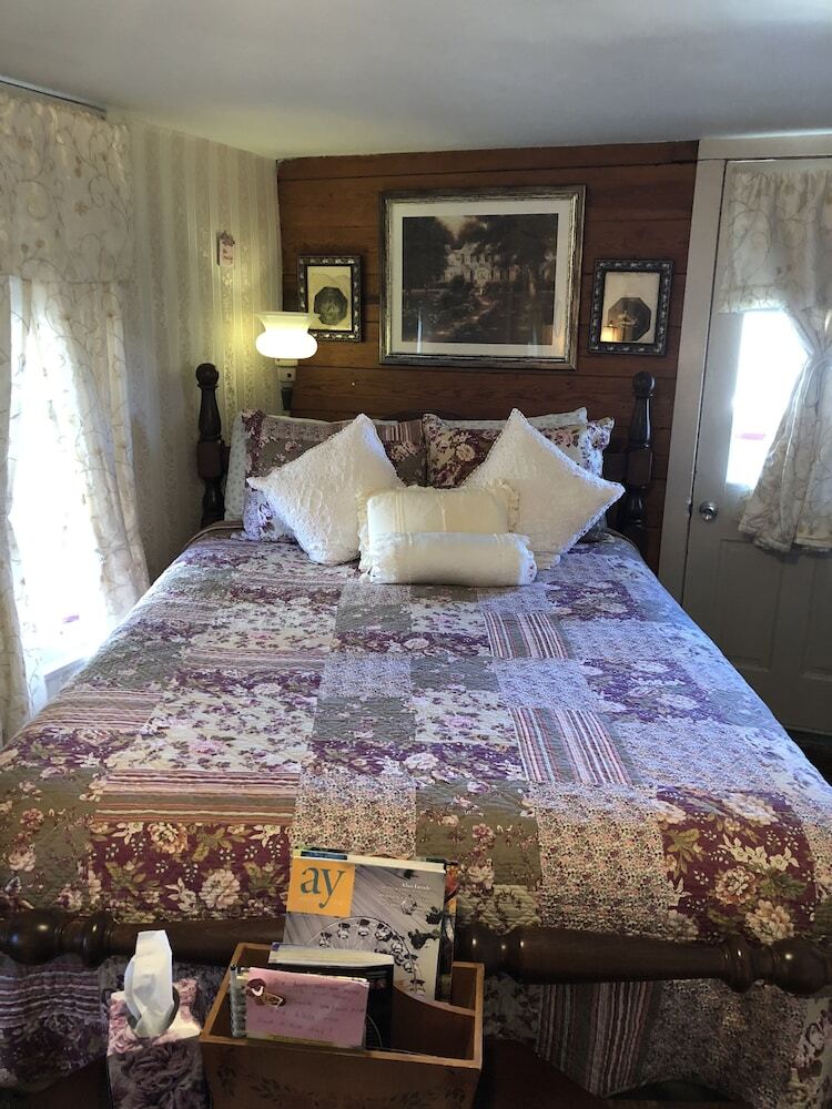 Bed & Breakfast All Seasons Inn