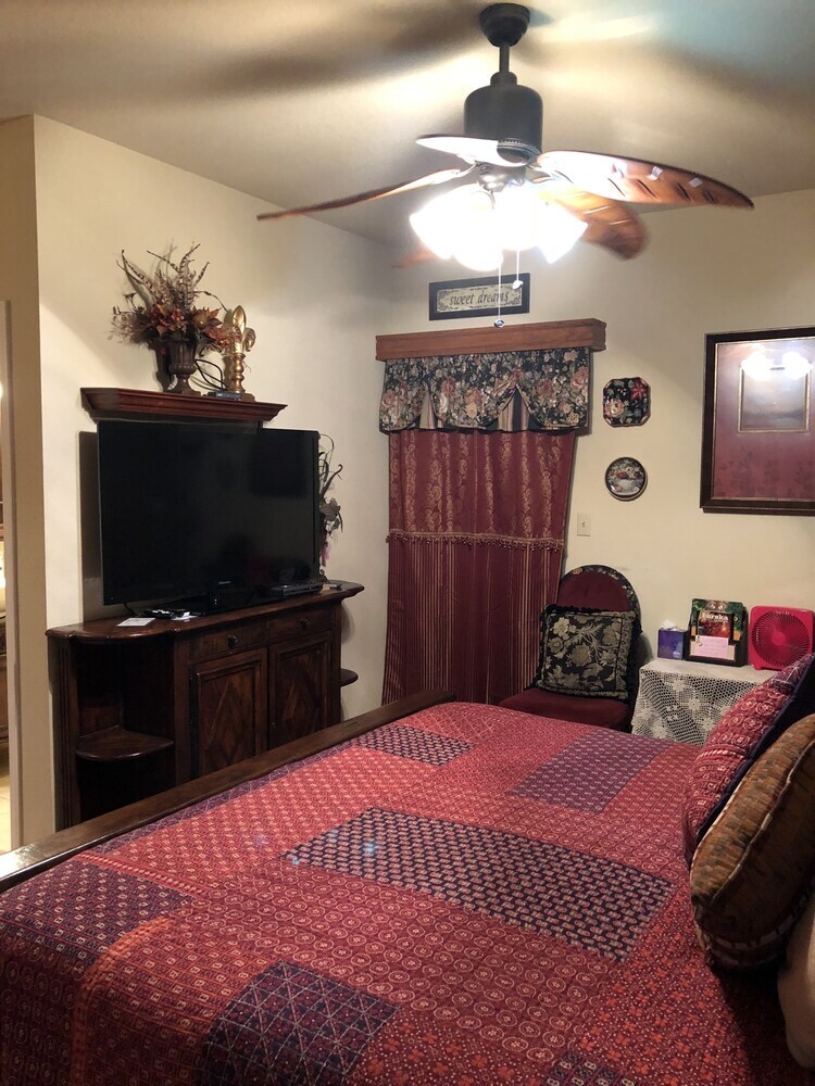 Bed & Breakfast All Seasons Inn
