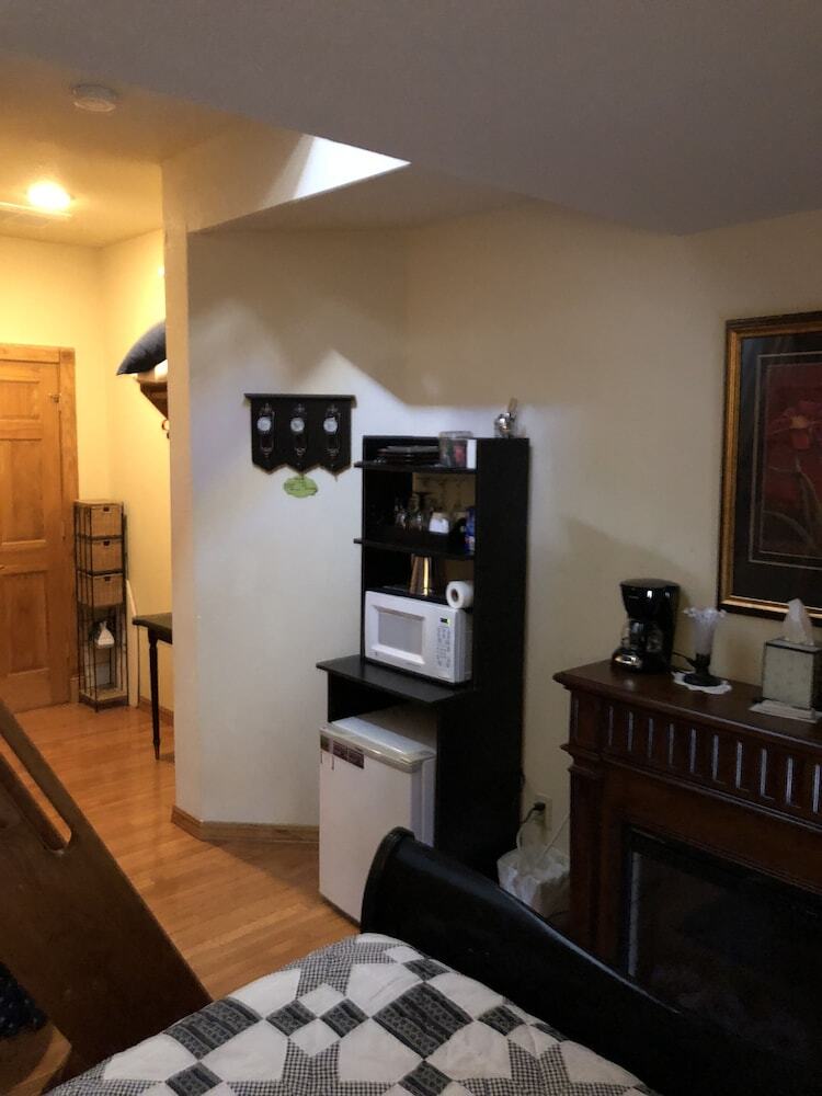 Bed & Breakfast All Seasons Inn