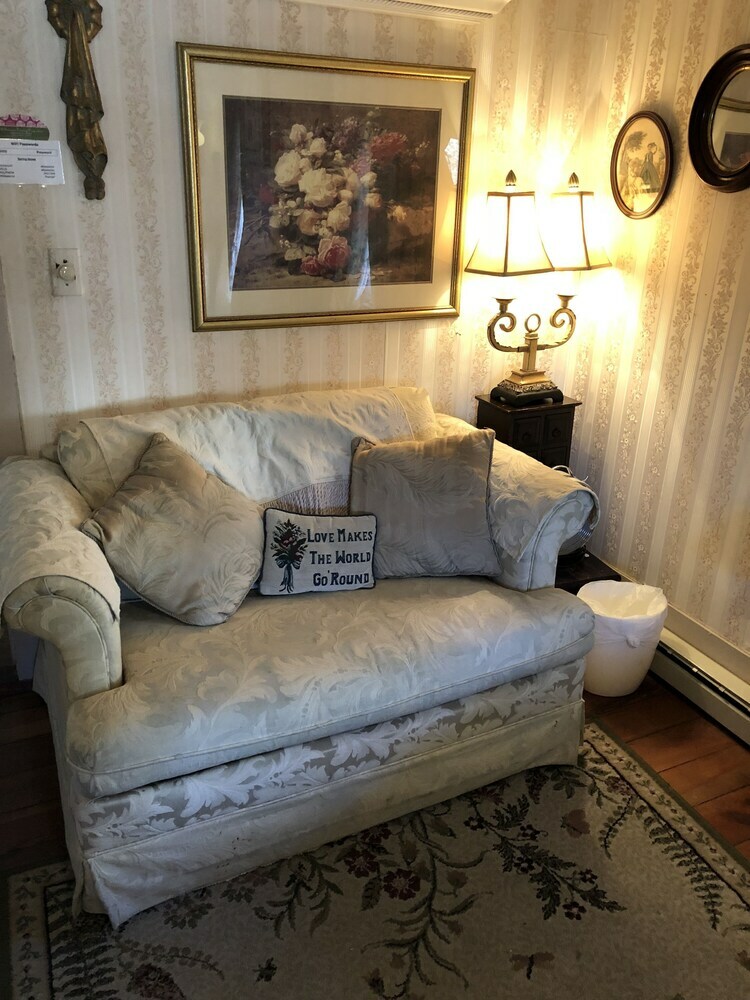 Bed & Breakfast All Seasons Inn