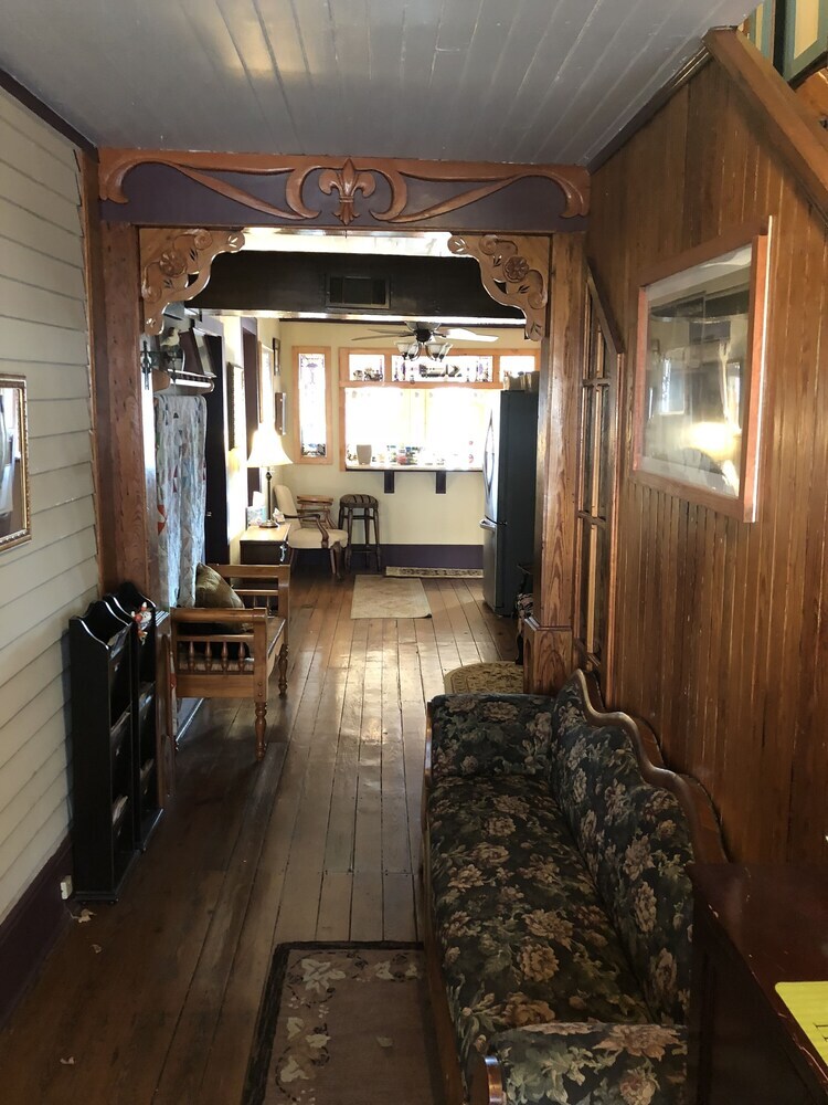 Bed & Breakfast All Seasons Inn