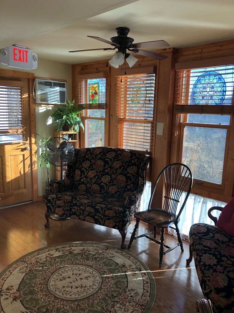 Bed & Breakfast All Seasons Inn