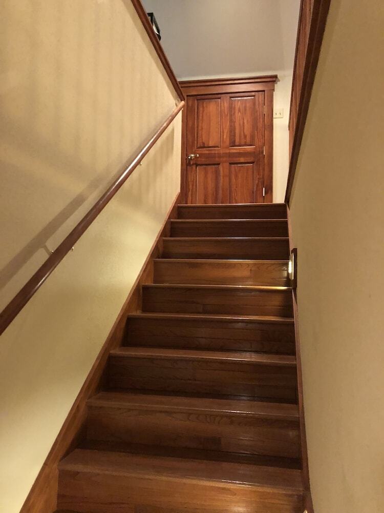 Bed & Breakfast All Seasons Inn