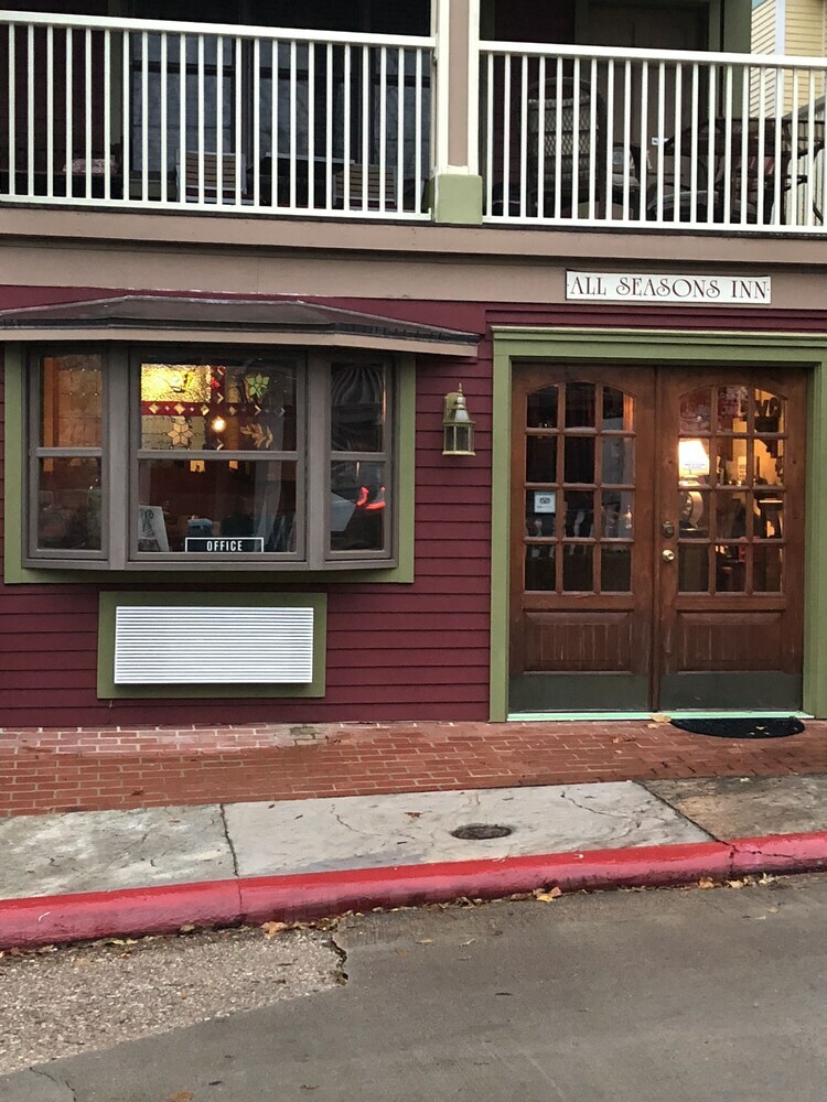 Bed & Breakfast All Seasons Inn
