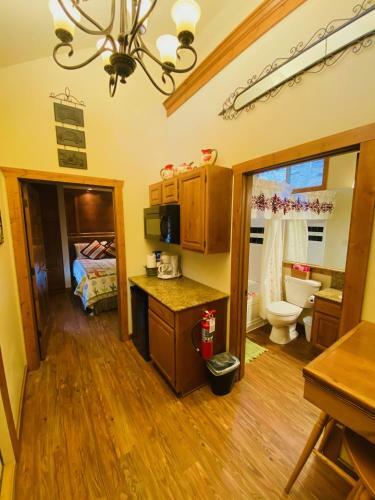 Bed & Breakfast All Seasons Treehouse Village