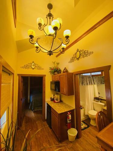 Bed & Breakfast All Seasons Treehouse Village