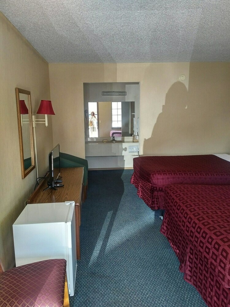 Motel Ozark Swiss Inn