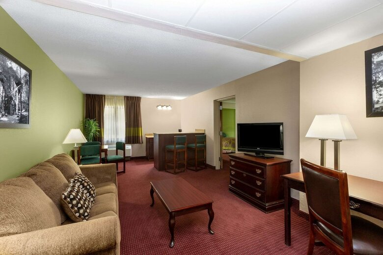 Eureka Holiday Hotel