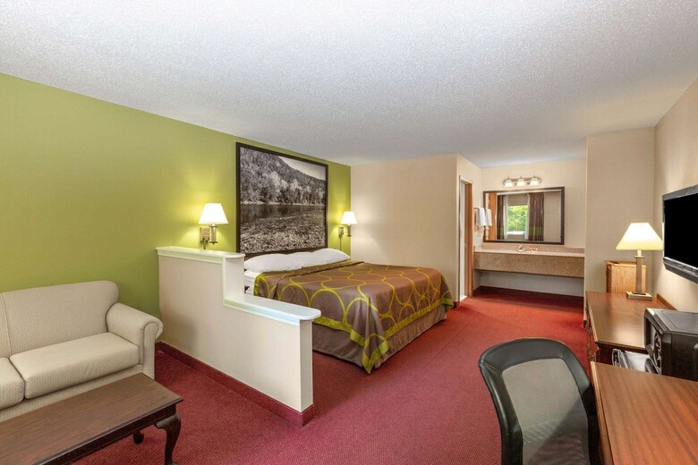 Eureka Holiday Hotel