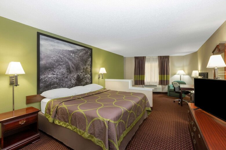Eureka Holiday Hotel